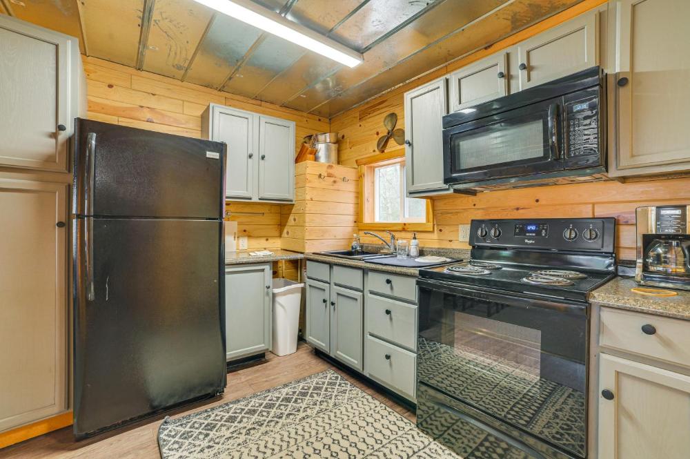 Oscoda Cabin with Charcoal Grill Walk to Lake Huron